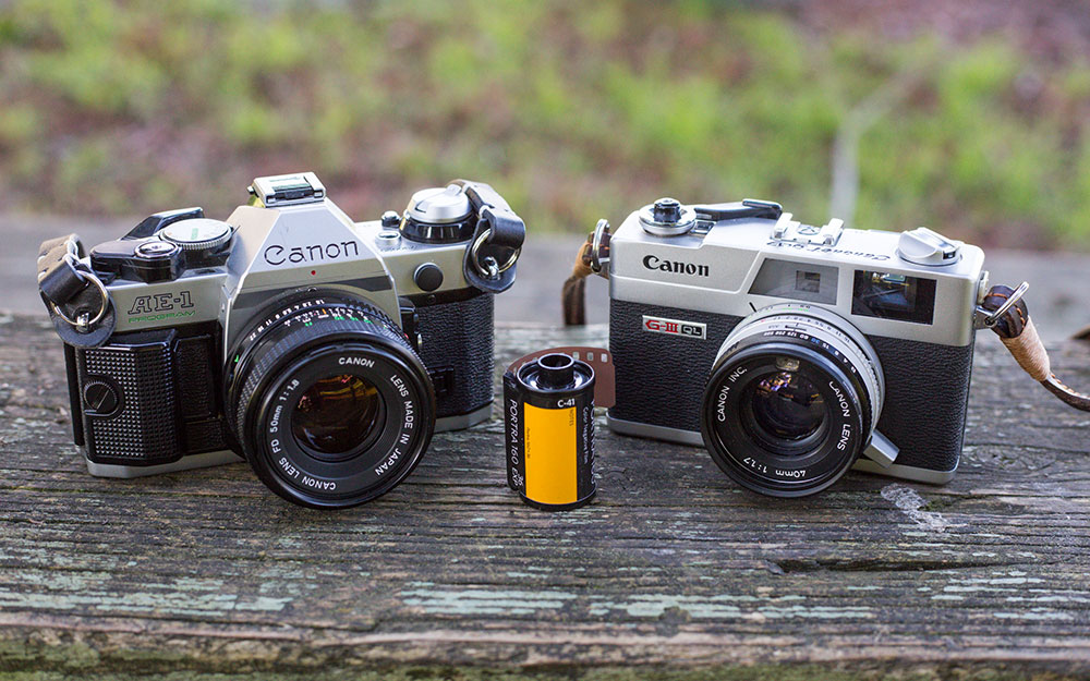 in verlegenheid gebracht bellen spanning Rangefinder vs SLR Cameras, pros and cons of each style of camera - The  Darkroom