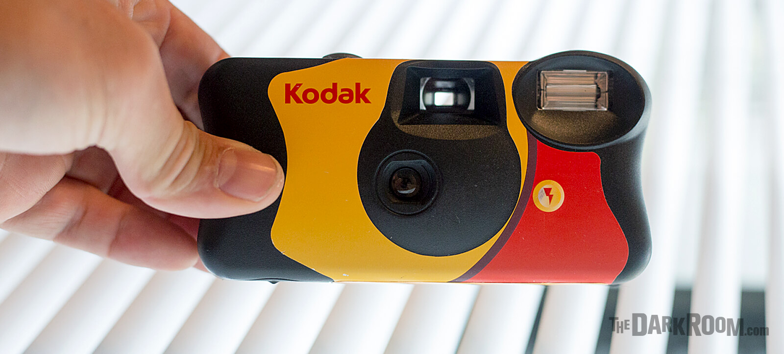 Kodak FunSaver 3920949 – Macchina Fotografica USA E Getta Con Flash, 27 Pose, Film 800 ISO