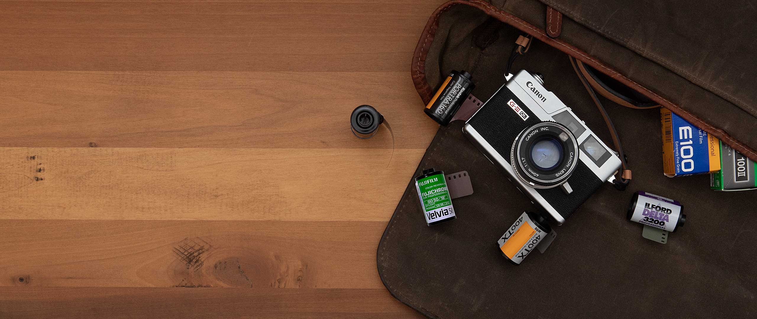 Cassette wood-coloured camera bag